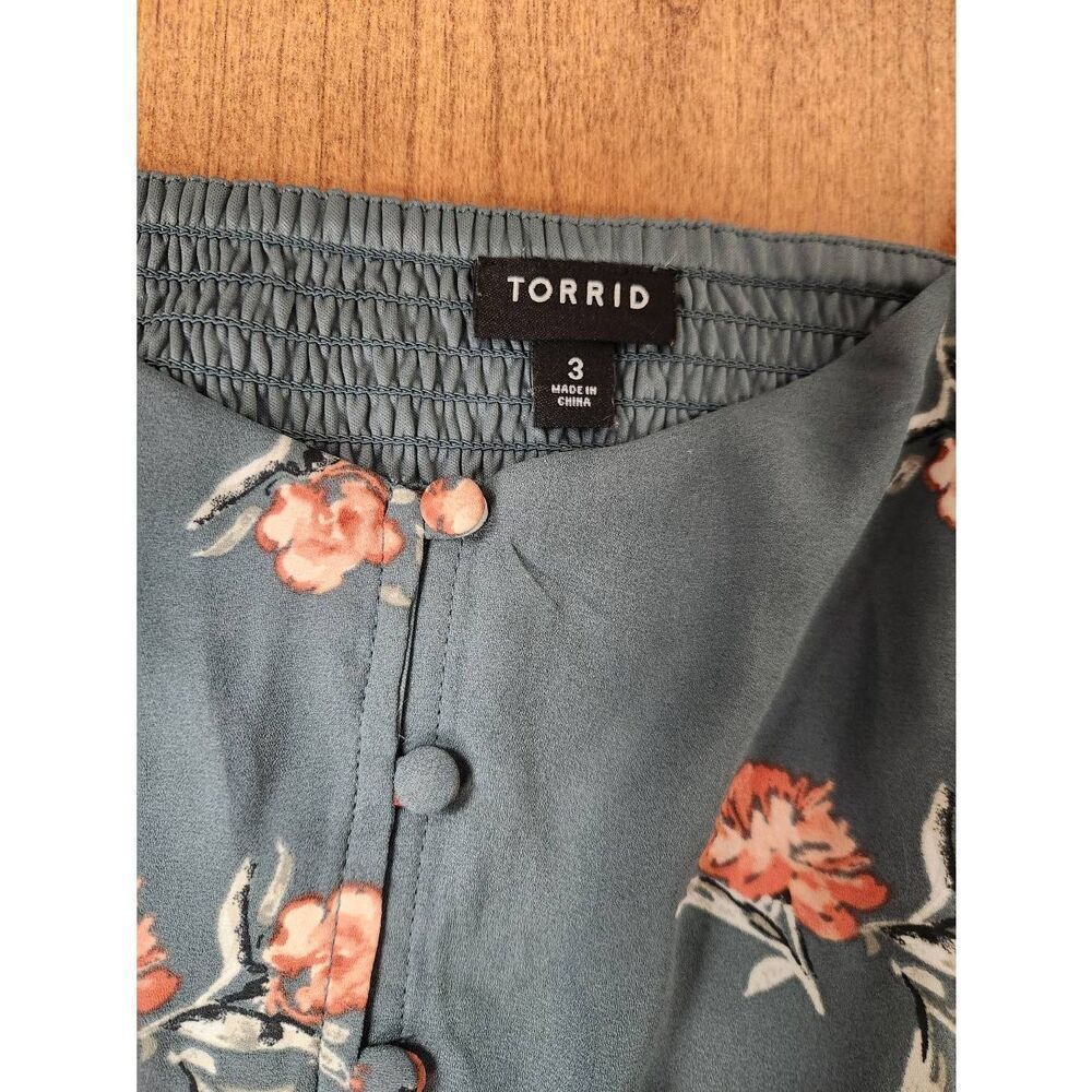 Torrid Georgette Button-Front Cami Grey Floral Size 2X (R) - Picture 4 of 9